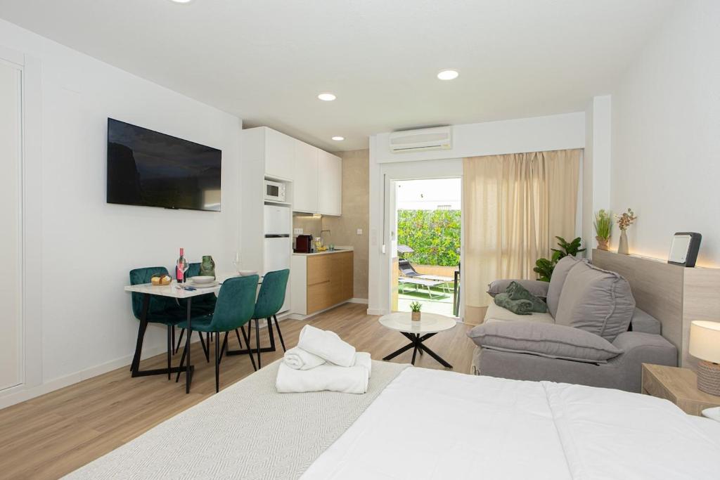 LXR Beachfront Bliss PYR - 4