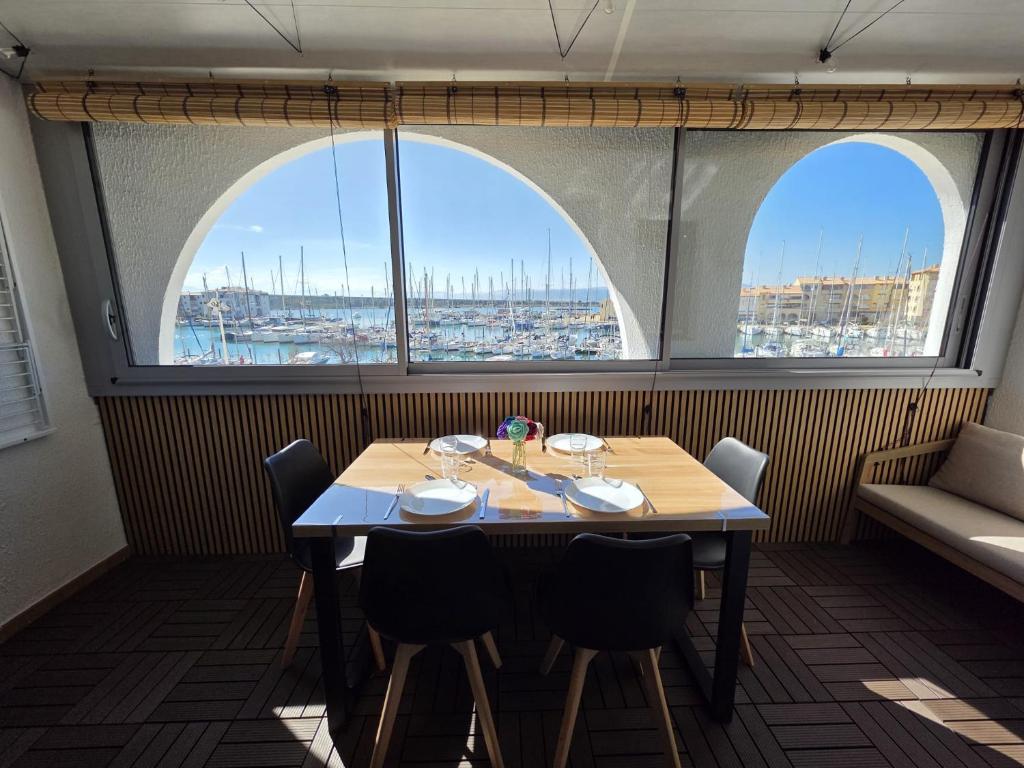 Bel appartement vue port, clim, parking, WiFi - 3