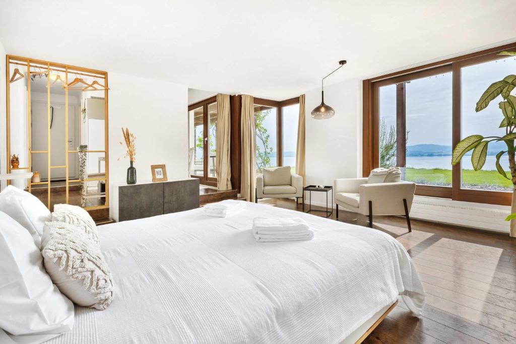 Studio with panoramic view - 1