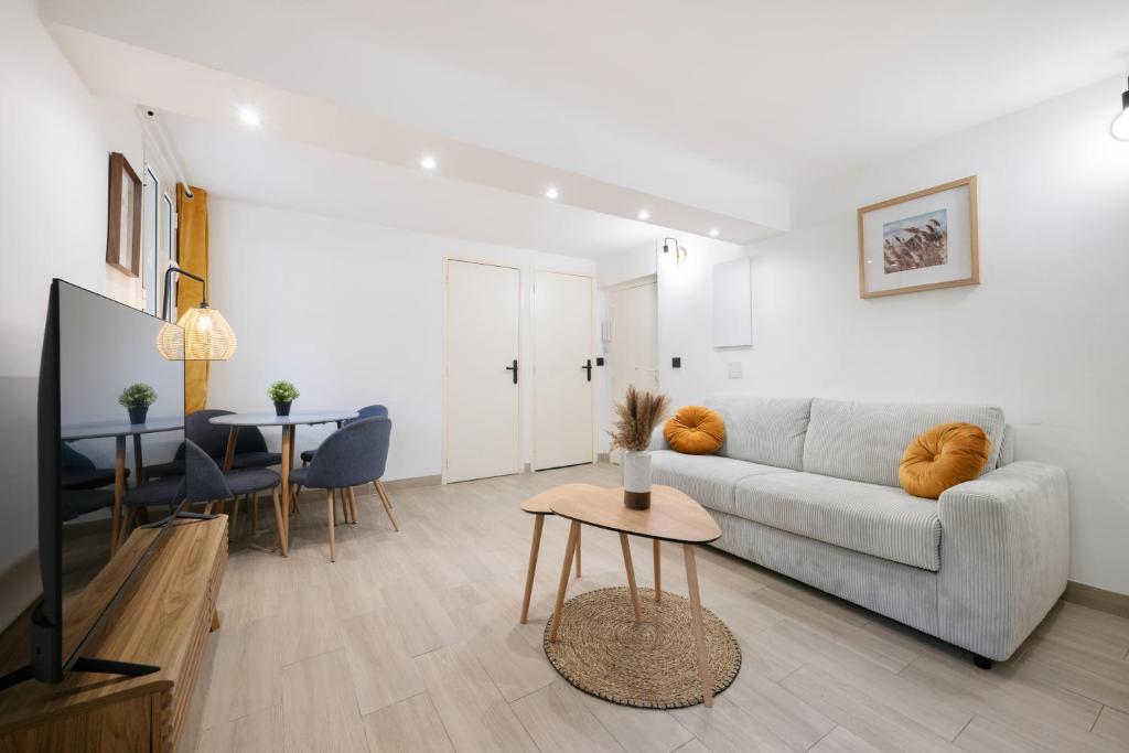 Cozy & Renovated - Close to Market Square Restaurants - 3
