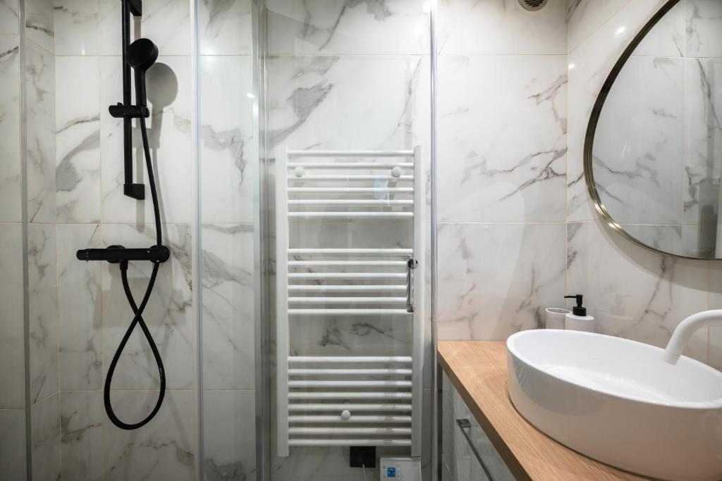 Cozy & Renovated - Close to Market Square Restaurants - 5