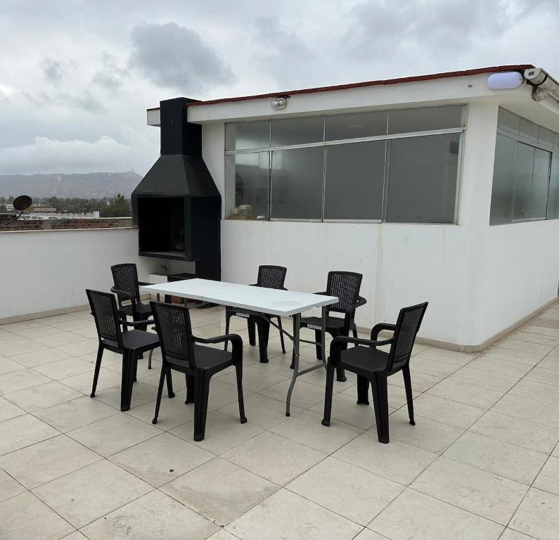 Oceanfront Grill Terrace 3rd Floor Apartment - 1