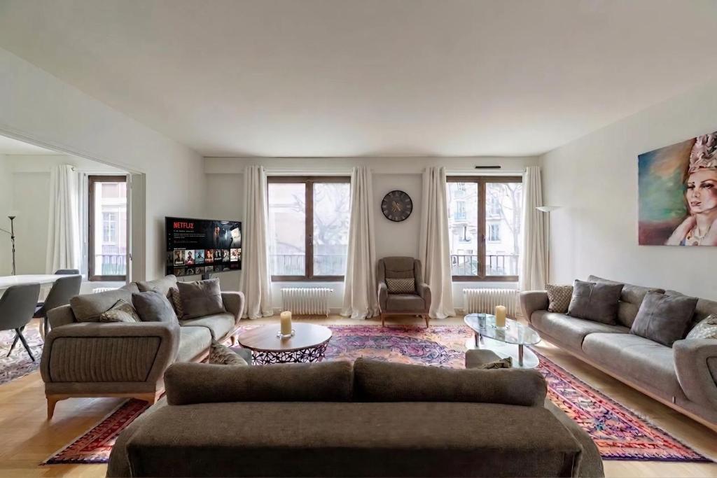 Spacious 3BR - Sleeps 10 - Trocadero - 3