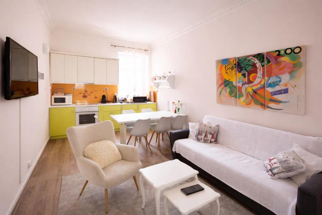 Main Street Retreat Apartment with Free Parking - 4