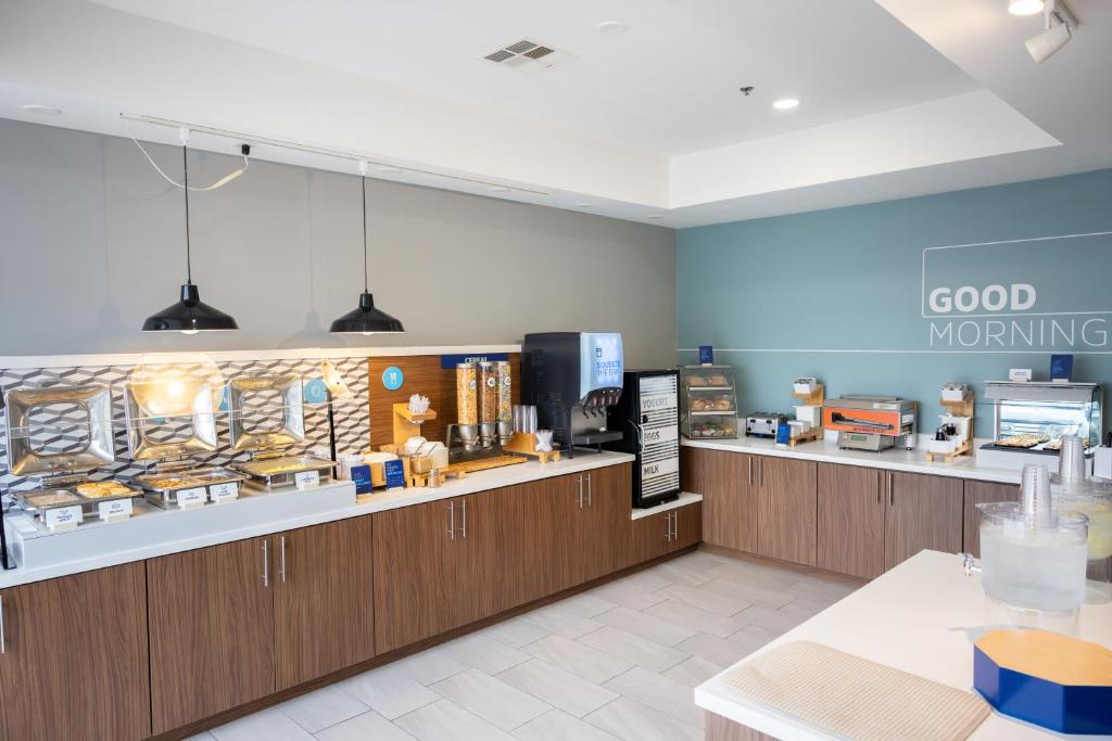 Holiday Inn Express and Suites Wichita Airport By IHG 호텔 이미지 2