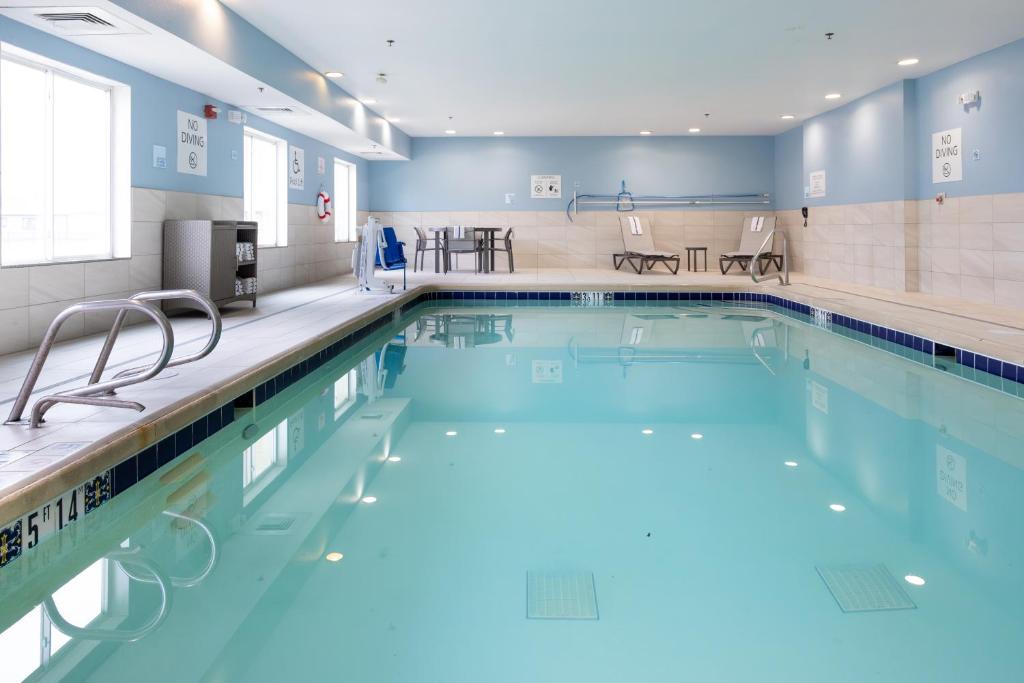 Holiday Inn Express and Suites Wichita Airport By IHG 호텔 이미지 1