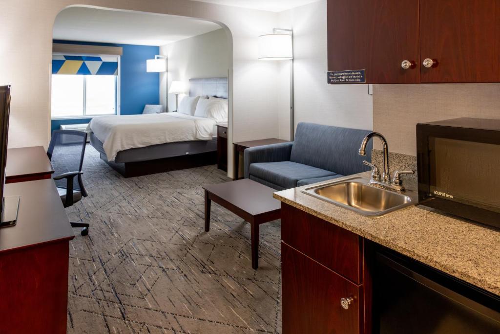 Holiday Inn Express and Suites Wichita Airport By IHG 호텔 이미지 1