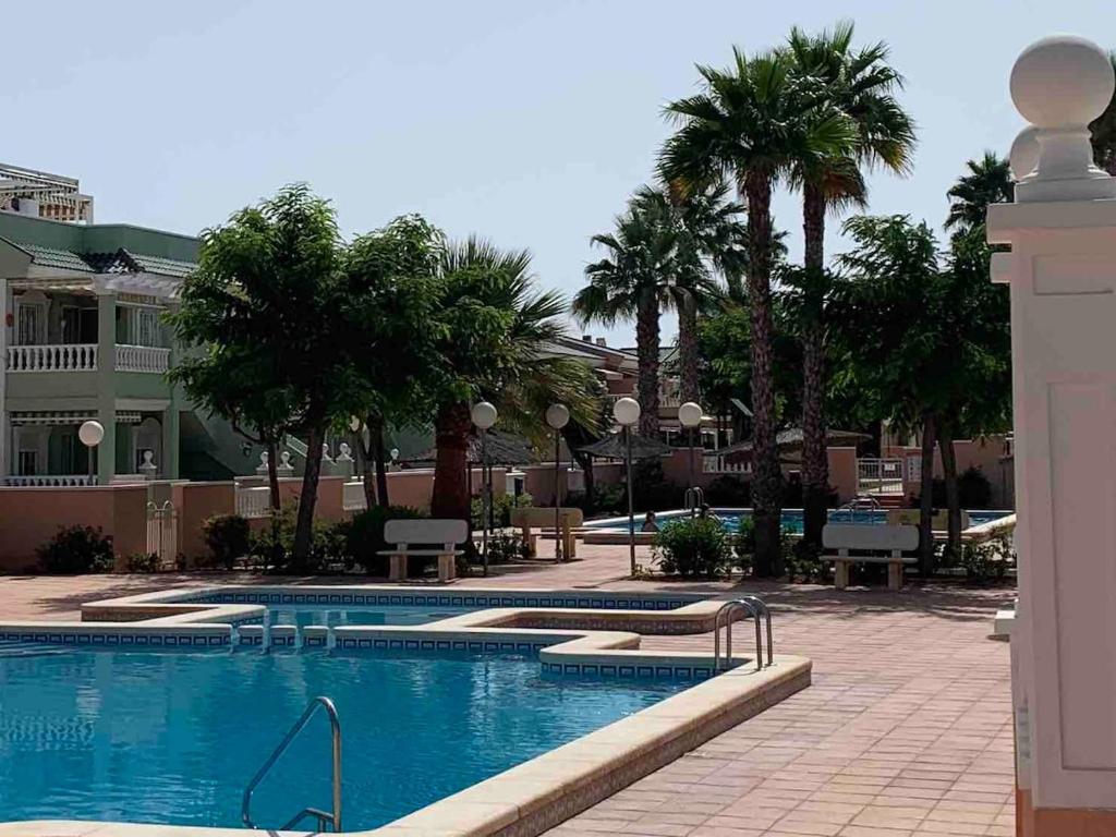 2 Bedroom Townhouse - Communal Pool - 15min Walk to Carabassi Beach - Quiet Location - AC, WiFi & Free Parking - 4