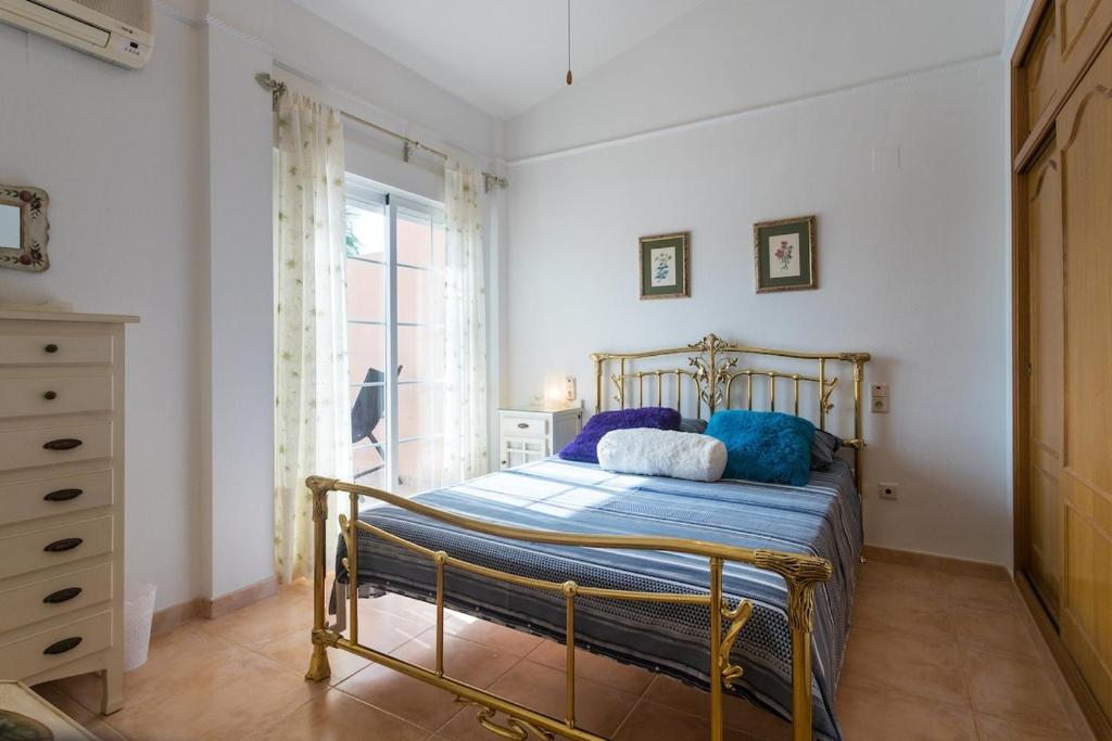 2 Bedroom Townhouse - Communal Pool - 15min Walk to Carabassi Beach - Quiet Location - AC, WiFi & Free Parking - 3