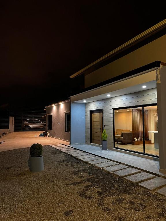 Departamento moderno, muy cómodo, amplio parqueadero - 4