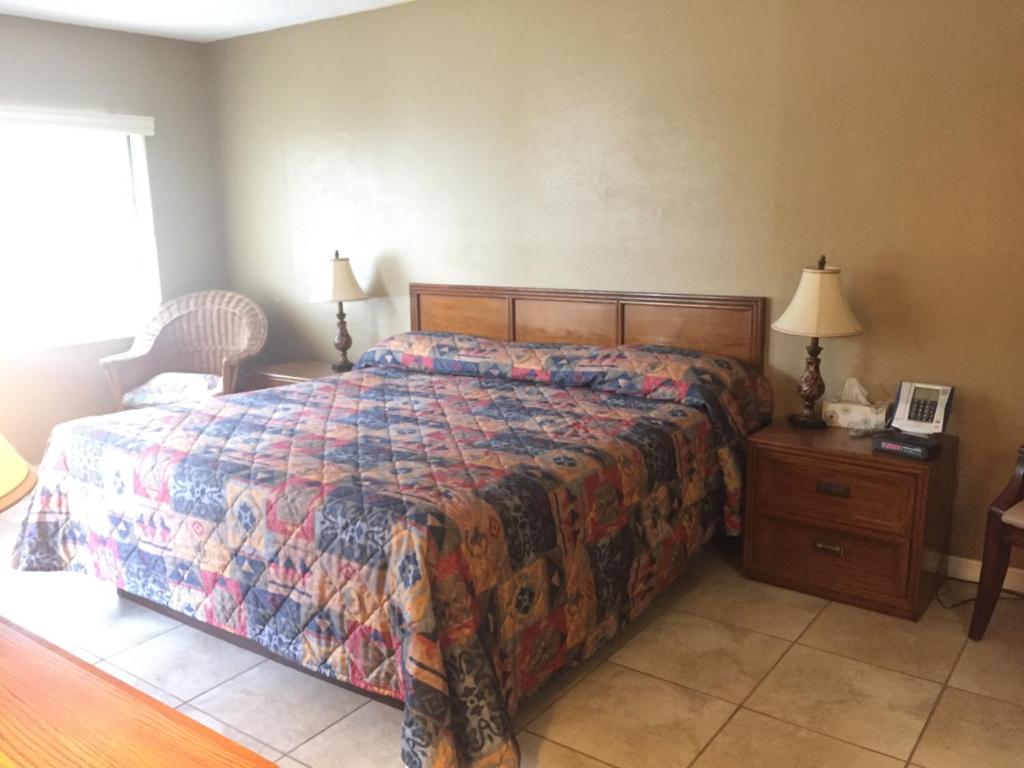 Charlotte Bay Resort photo