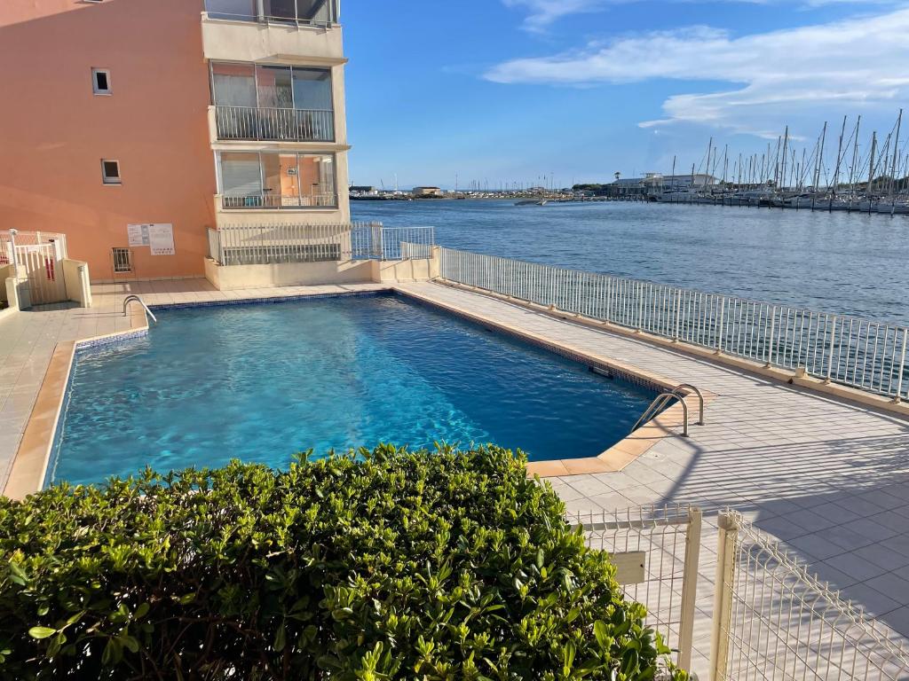 Studio - Bellevue agréable toutes saison 4 couchages - climatisation - parking privé - piscine sur mer - vue magnifique et rare - situation optimum - les argonautes - Ile des pêcheurs - Cap d'Agde - 2