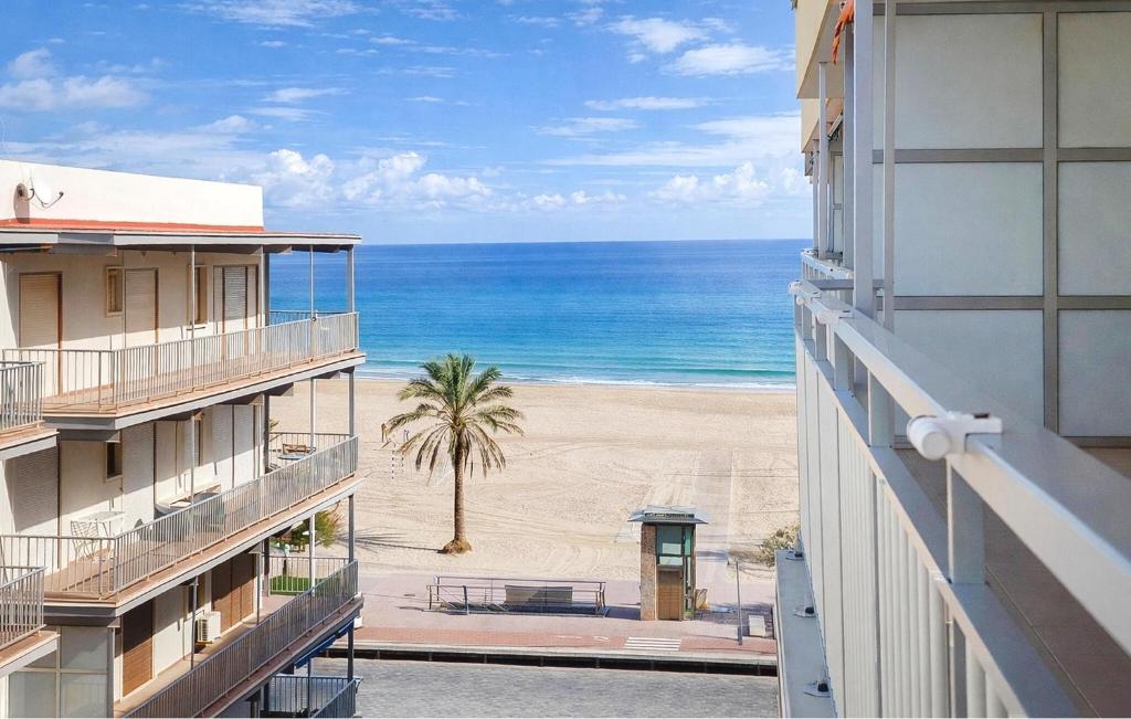 3 Bedroom Beautiful Apartment In Gandía - 2