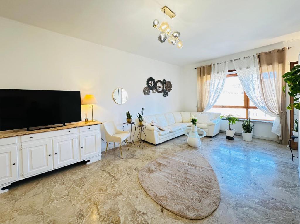 Trastevere Lulus Home - 5