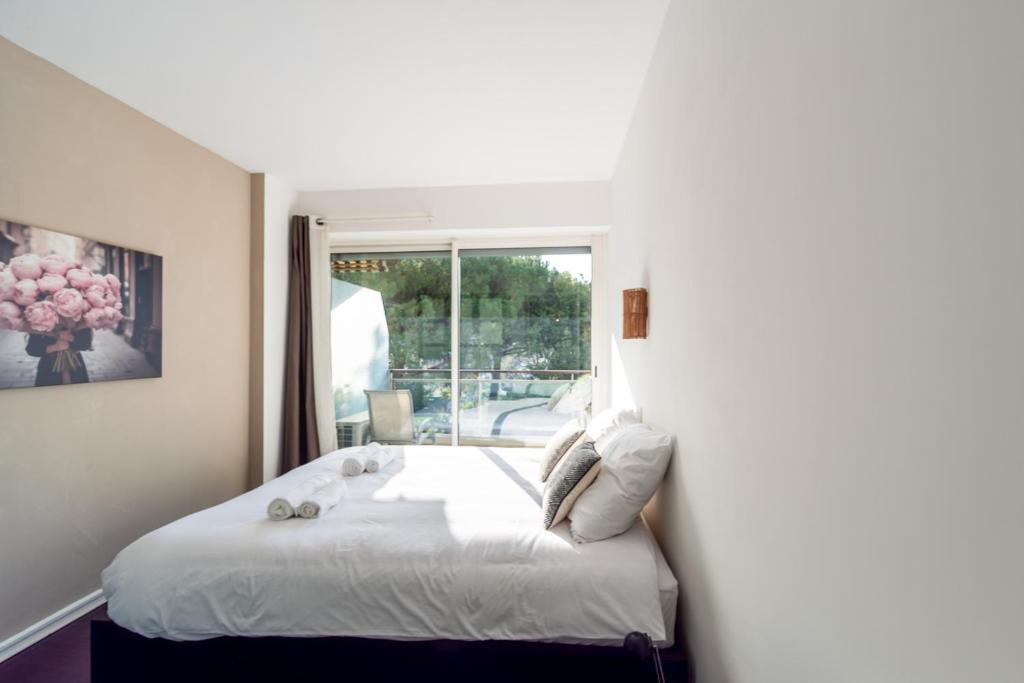 Chateau de la Mer - Appartement 2 Chambres avec Terrasse, Climatisation, Parking Prive Securise - A 100m des plages - 5