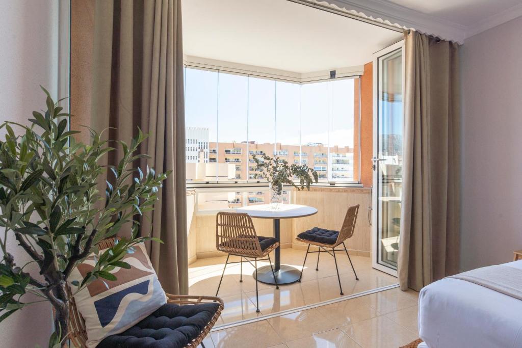 Las Palmeras - Beachfront Studio with Balcony in Central Fuengirola - 4