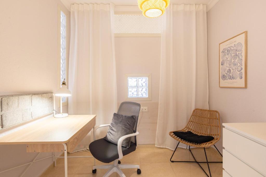 Las Palmeras - Beachfront Studio with Balcony in Central Fuengirola - 5