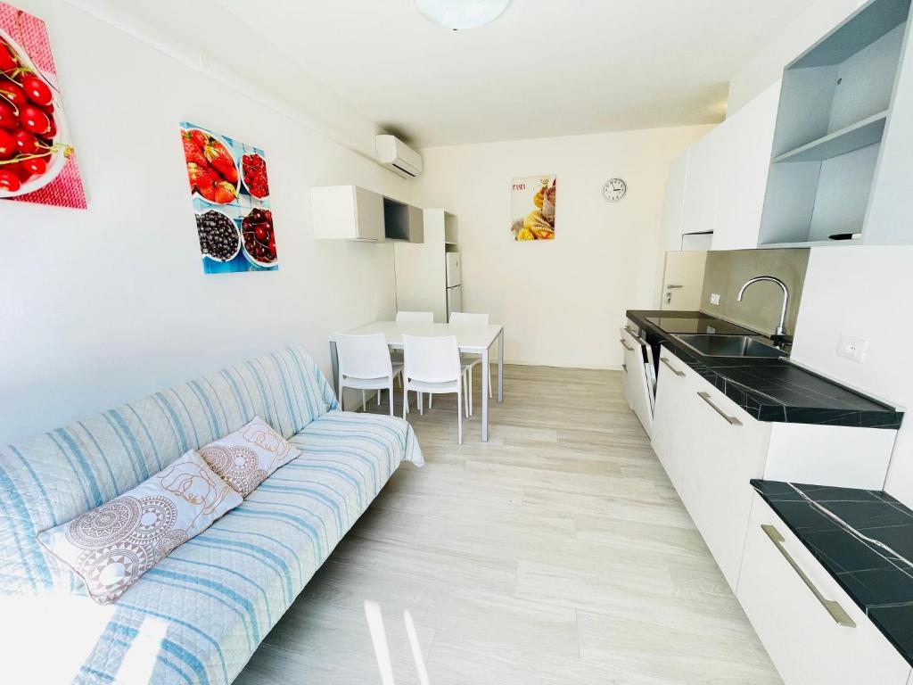 Cozy apartment with large balcony - 1