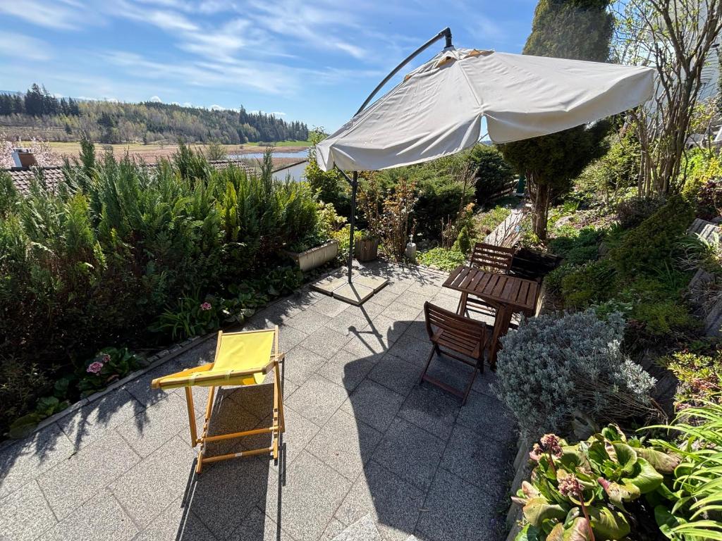 Panorama-Haus Ferienwohnung SÄNTIS - Schlafzimmer, Wohnzimmer, Küche, Bad, Sonnenterrasse mit Bergblick im Garten - 4