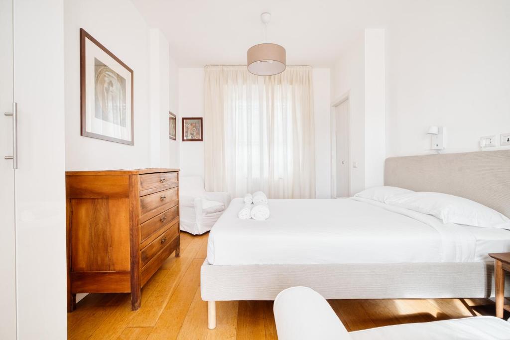 Top-floor penthouse with panoramic terrace - 20 minutes from San Siro & Duomo - 5