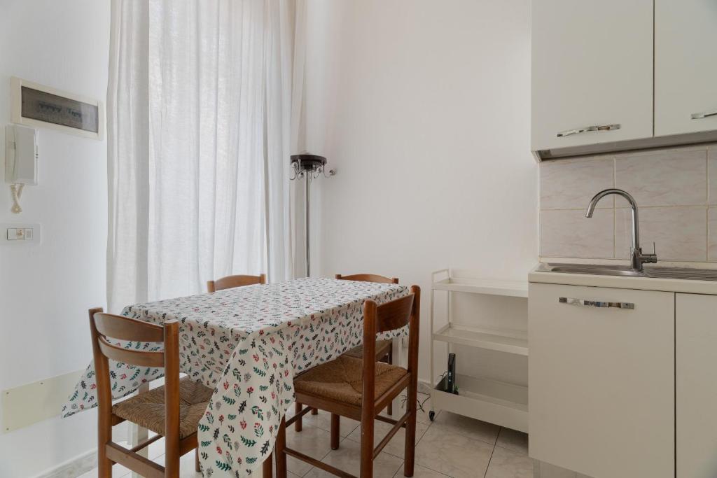 GuestHost - Cozy Apartment X2 Porta Romana - 1