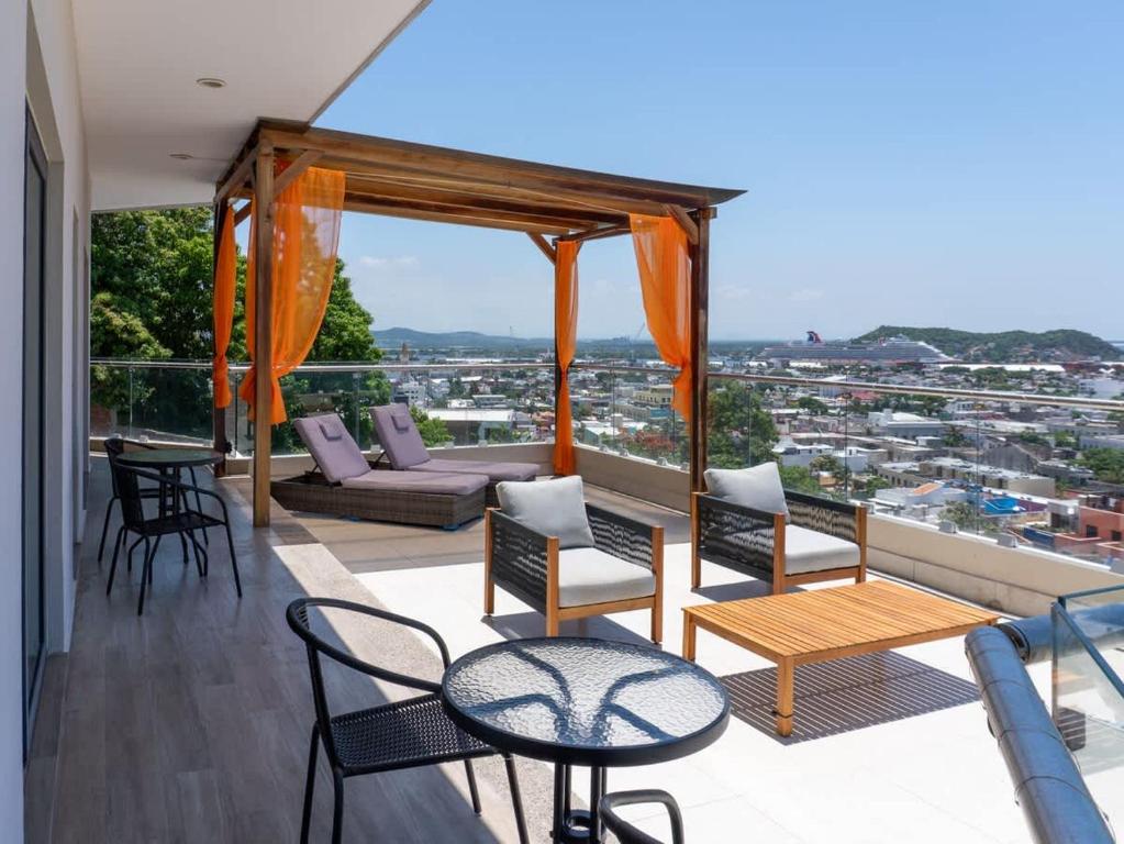 Beautiful with private terrace The Best view of Mazatlan - 5