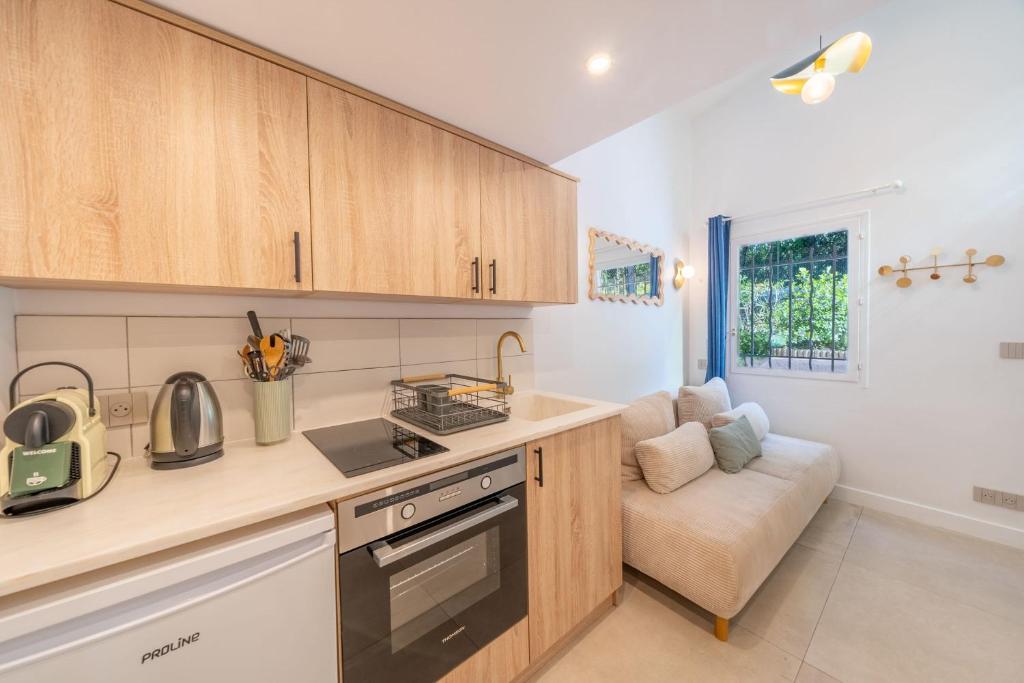 Studio in a residence with pool - Saint-Tropez キッチン