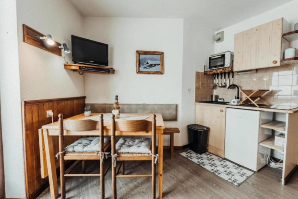 Studio with balcony parking and ski storage - 2