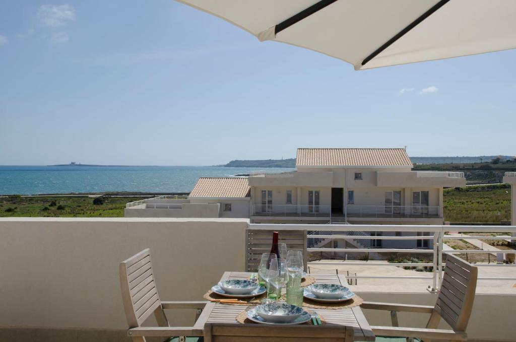 Almaré apartment- sea, terrace & pools - Marzamemi - 2