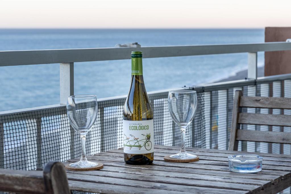 AA Guest - Sky Center BeachFront Sea Views Eco Apartment - 2