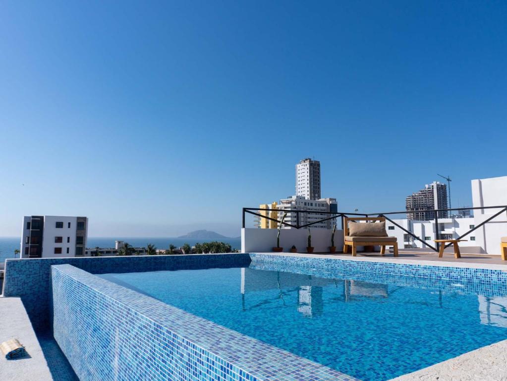 Rooftop Pool & Steps to the Beach - 3