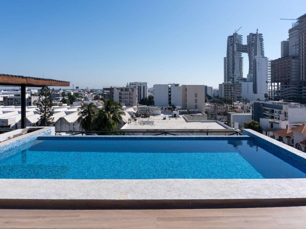 Rooftop Pool & Steps to the Beach - 1