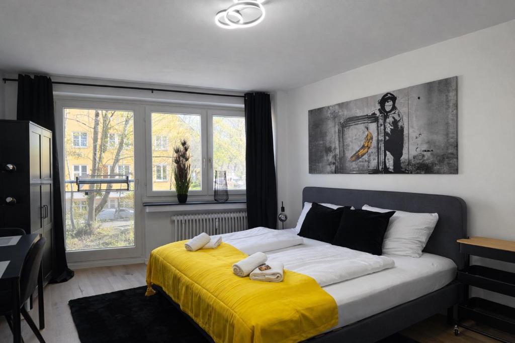 Black & Yellow Studio - 2