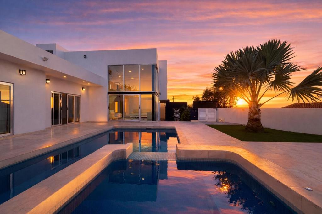 Big house with pool and sea view - 4