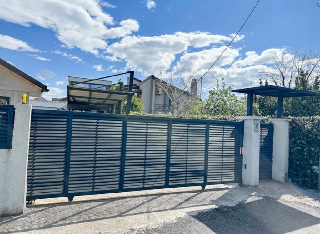 Dukley Family Home 3BR Near Podgorica Center - 2