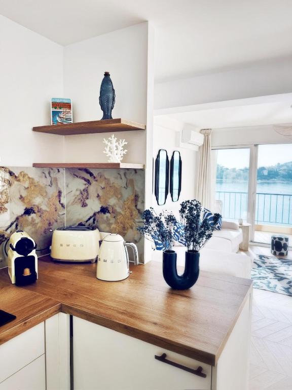 Exceptional, fully renovated apartment - 4
