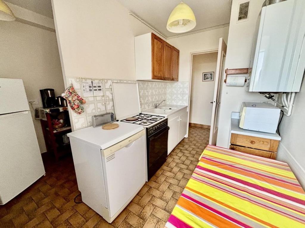 Appartement traversant, terrasse, parking privé - FR-1-816-39 - 3