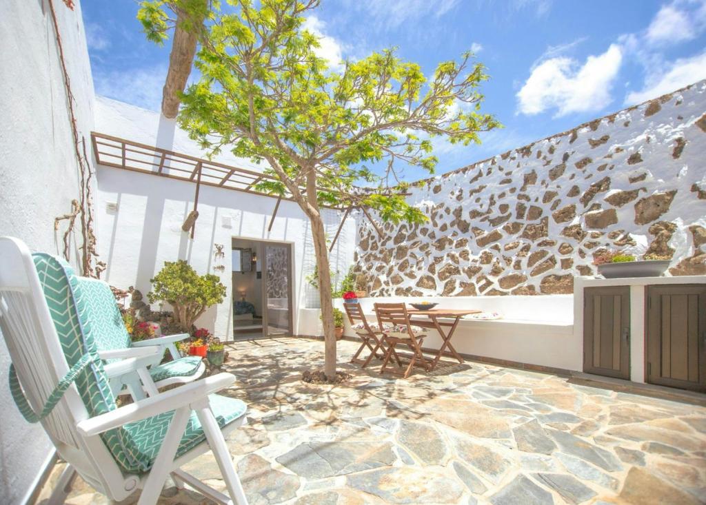 Boutique Home In Old Canarian Winery, Lanzarote - 3