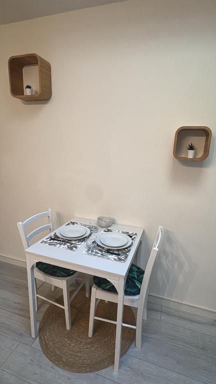 Jungle Room - 4