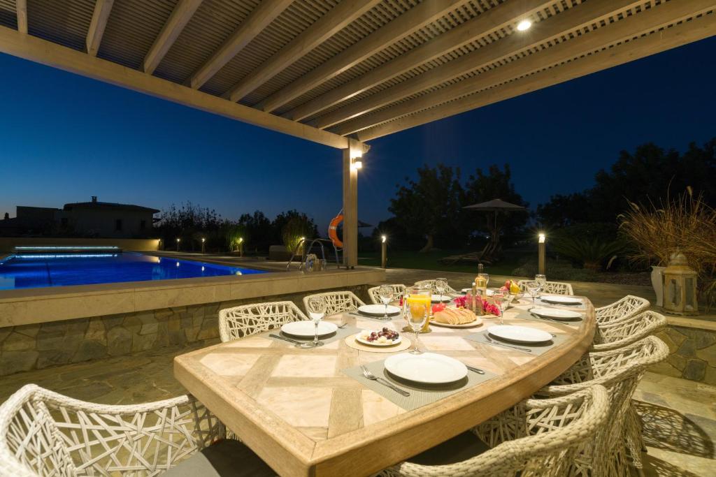 5 bedroom Villa Rio with large private pool and hot tub, Aphrodite Hills Resort photo