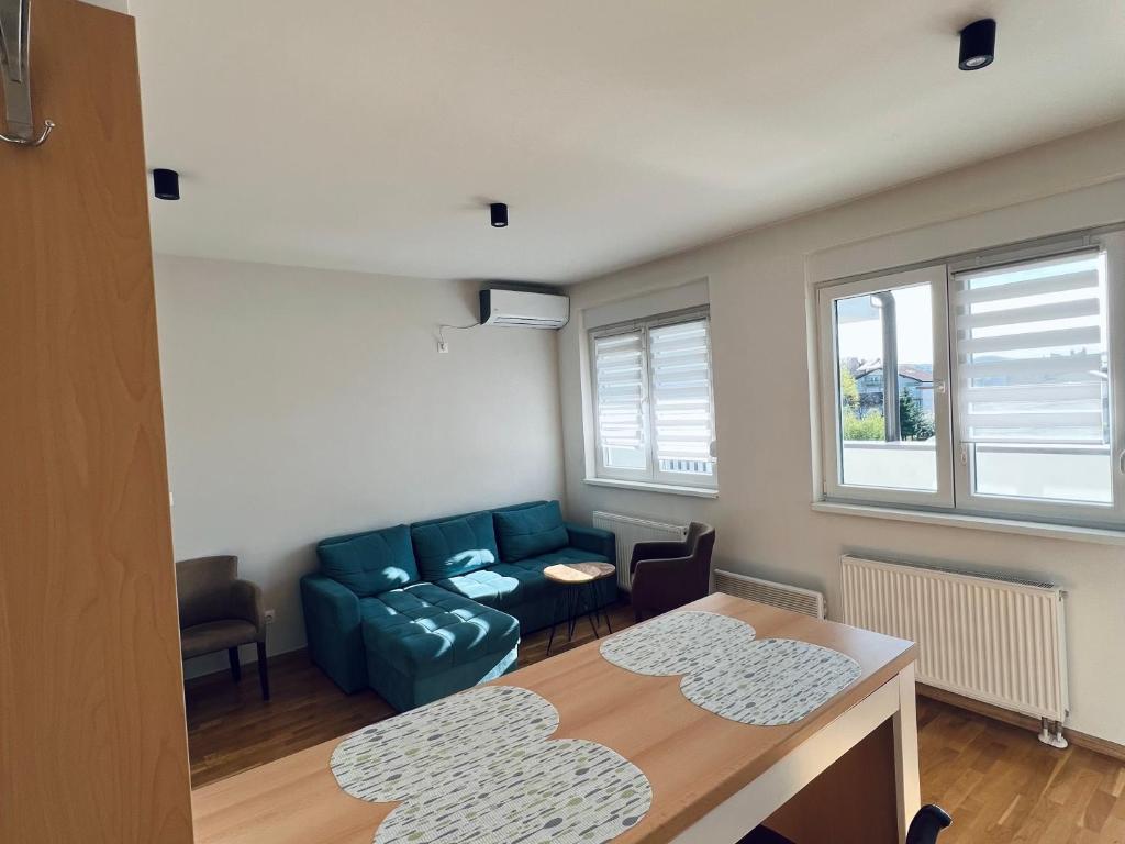 Top Floor UKC - Private Parking - 3