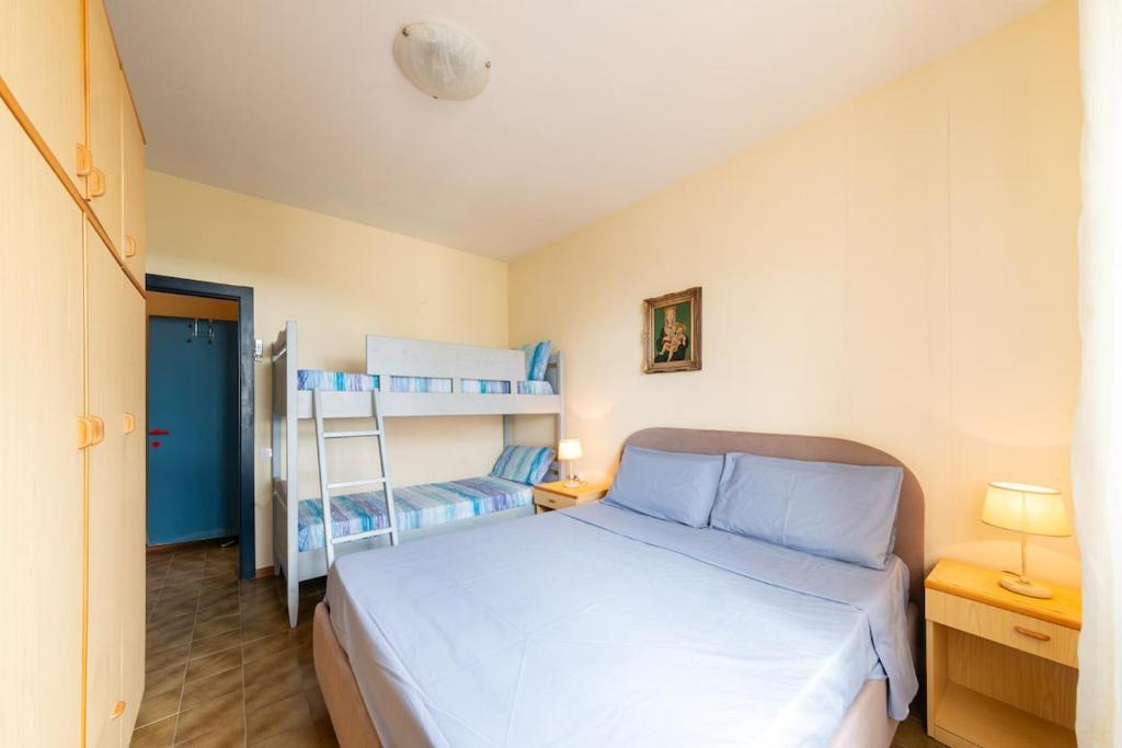 Pineta Blu Coastal Apartment with Sea View - 3