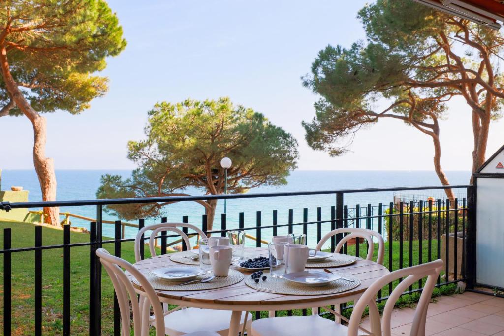 Seafront Views Apartment in Platja d'Aro - 2