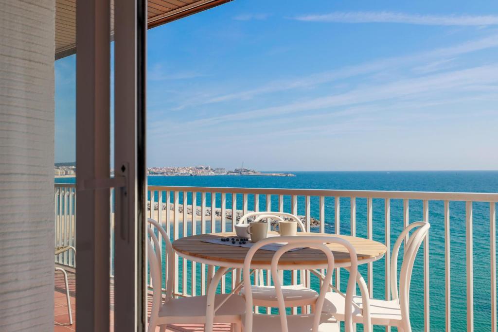 Seafront Views Apartment in Sant Antoni - 3