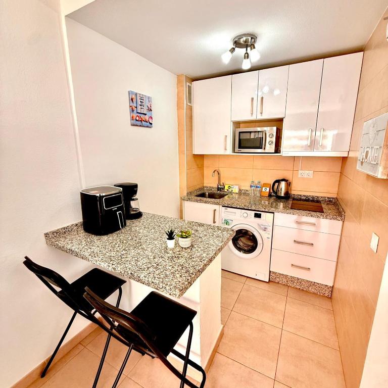 Benalbeach Apartment with Sea & Garden View - 4