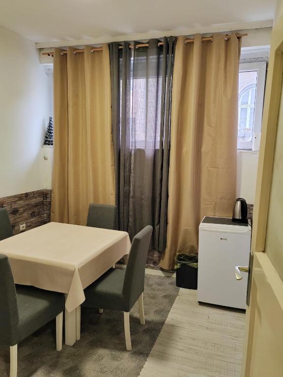 Belgrade Square Apartment - 5