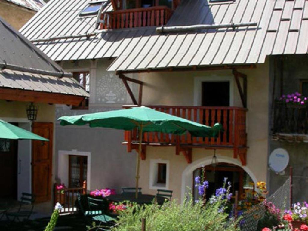 Chalet spacieux et équipé, 8 pers, à 300m des pistes, Serre Chevalier-Le Bez - FR-1-762-23 - 2