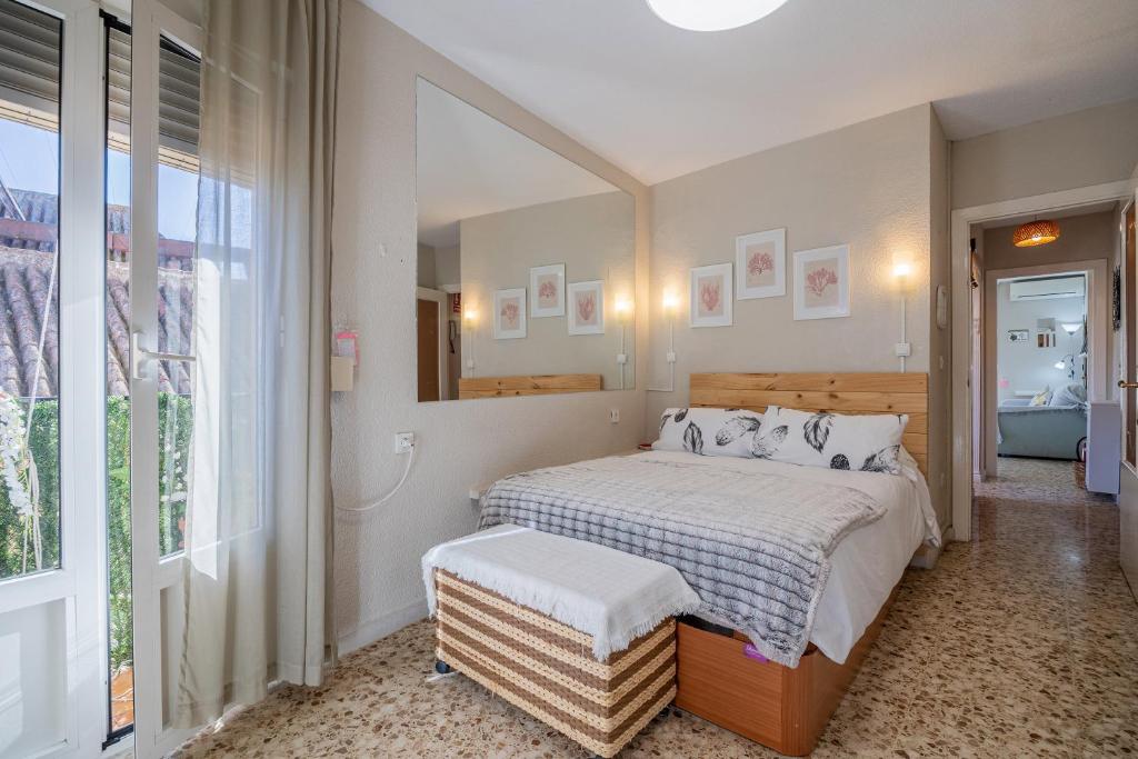 Cozy Retreat with Patio Steps from Alcázar - 3