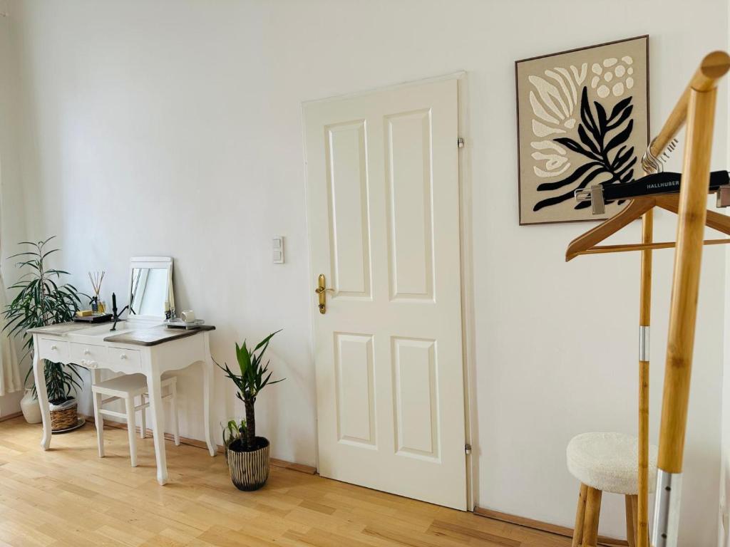 Modern 2-Bedroom Apartment with Living Room, 15 Minutes to Vienna City Center by Metro - 1