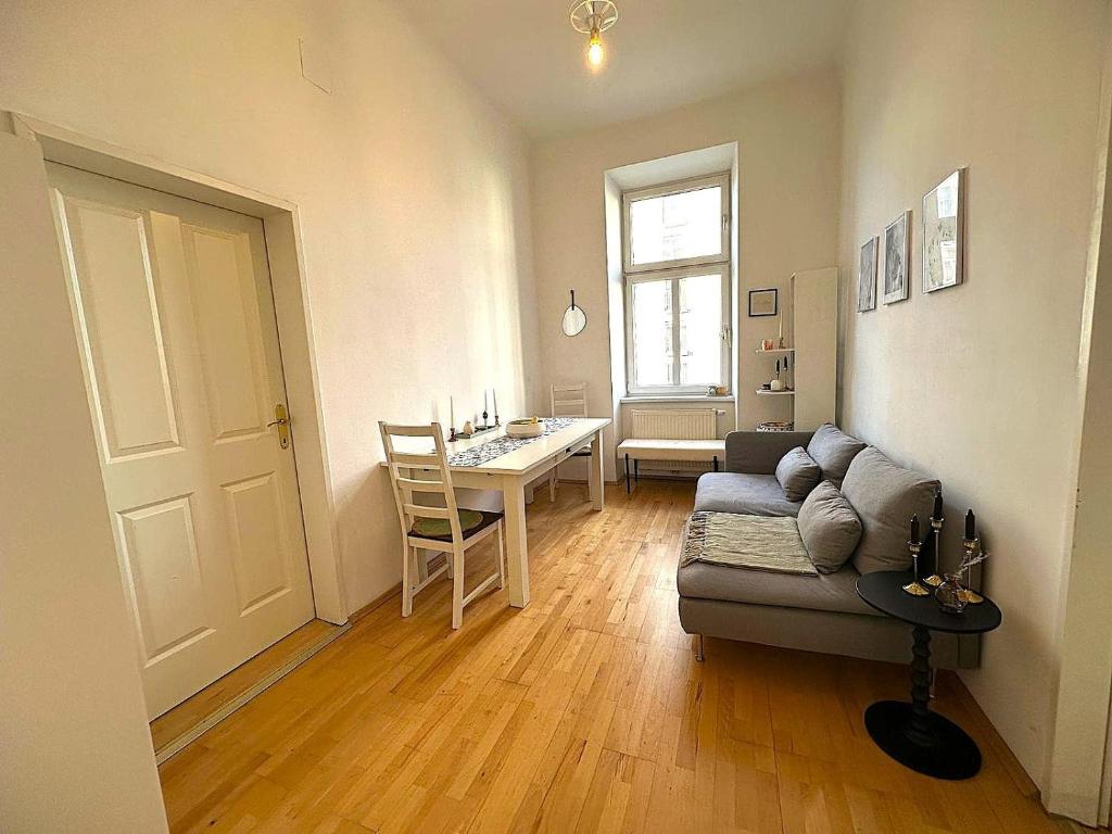 Modern 2-Bedroom Apartment with Living Room, 15 Minutes to Vienna City Center by Metro - 4